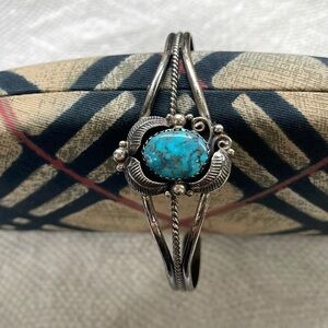 ⭐️Navajo Turquoise and Sterling Leaf Design Bracelet—BEAUTIFUL! Excellent Cond!